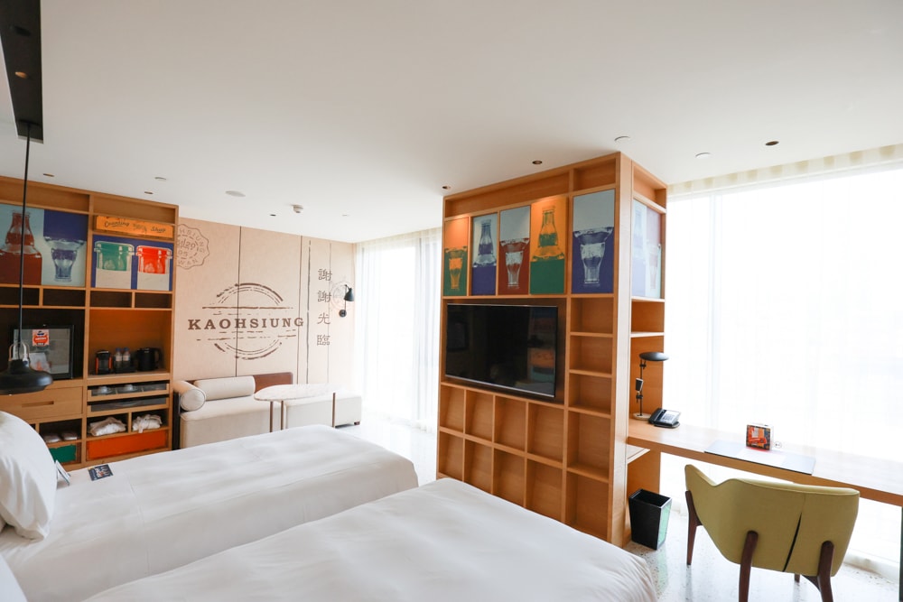 高雄住宿推薦｜高雄英迪格酒店。寵物住房專案開箱，近中央公園、捷運、美食購物都方便！