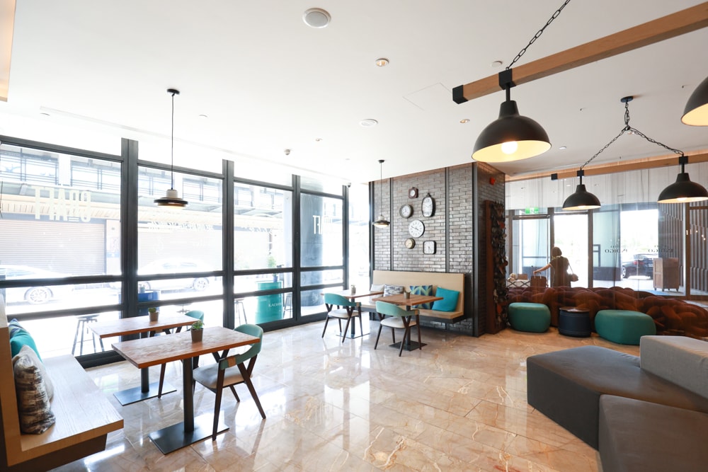 高雄住宿推薦｜高雄英迪格酒店。寵物住房專案開箱，近中央公園、捷運、美食購物都方便！