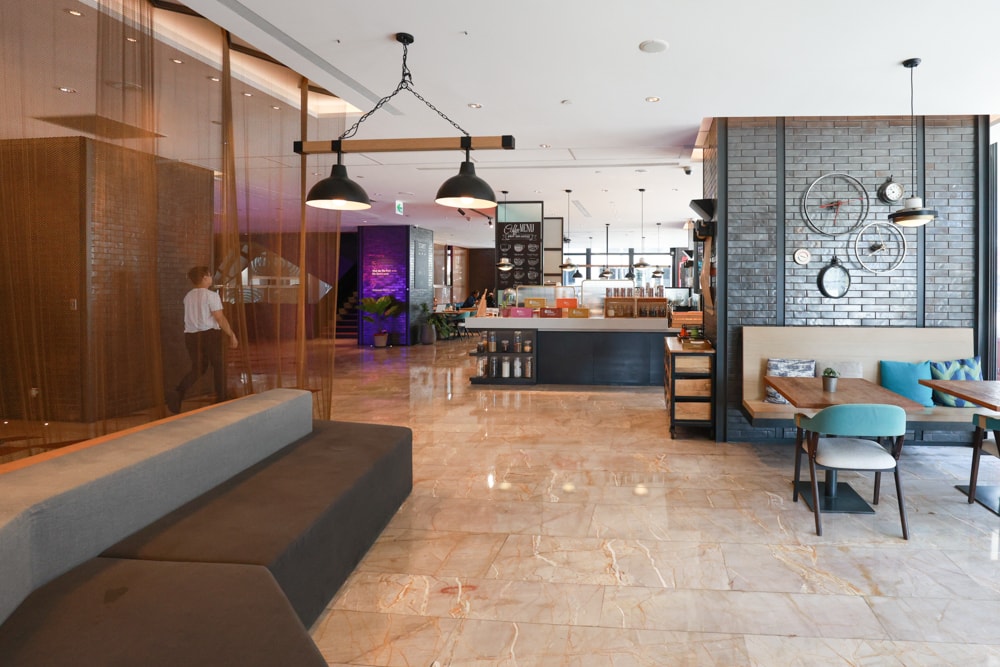 高雄住宿推薦｜高雄英迪格酒店。寵物住房專案開箱，近中央公園、捷運、美食購物都方便！