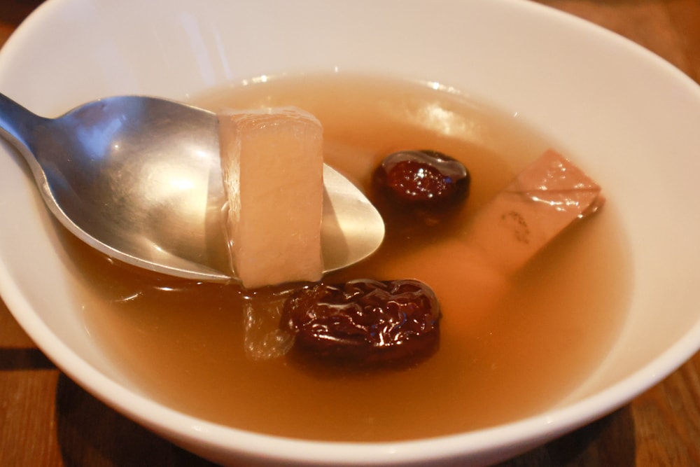 高雄住宿推薦｜高雄英迪格酒店。寵物住房專案開箱，近中央公園、捷運、美食購物都方便！