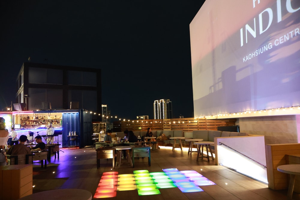 高雄住宿推薦｜高雄英迪格酒店。寵物住房專案開箱，近中央公園、捷運、美食購物都方便！