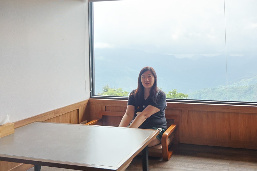 嘉義阿里山佐一茶屋｜隱藏版山景日式餐廳推薦，必吃一夜干、明太子串、鰻魚飯、靠窗山景超美、餐點高水準、寵物友善首選