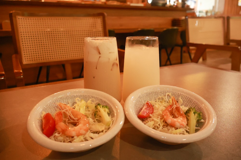 嘉義阿里山佐一茶屋｜隱藏版山景日式餐廳推薦，必吃一夜干、明太子串、鰻魚飯、靠窗山景超美、餐點高水準、寵物友善首選