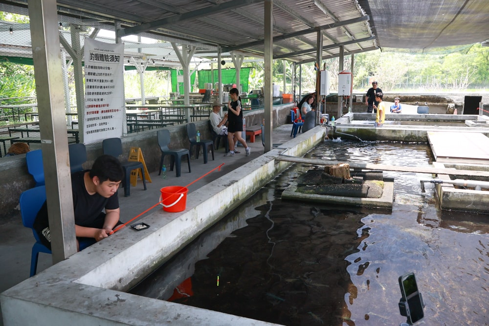 宜蘭員山勝洋休閒農場｜釣蝦DIY、水草火鍋、生態瓶體驗｜親子＋寵物友善半日遊推薦、宜蘭寵物友善景點推薦