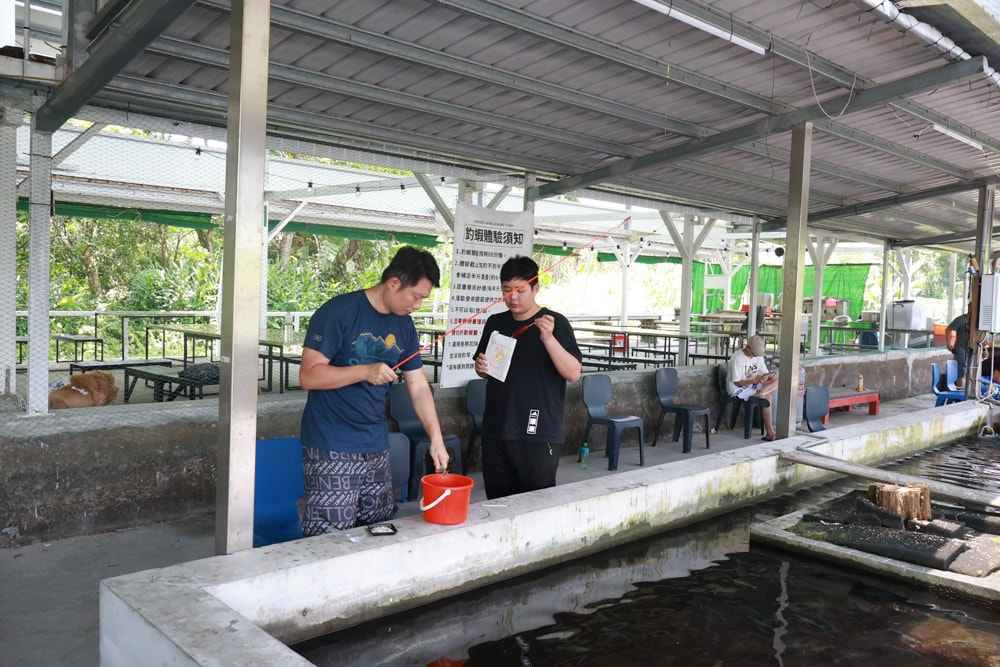 宜蘭員山勝洋休閒農場｜釣蝦DIY、水草火鍋、生態瓶體驗｜親子＋寵物友善半日遊推薦、宜蘭寵物友善景點推薦