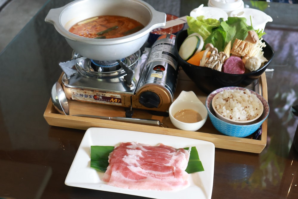 宜蘭員山勝洋休閒農場｜釣蝦DIY、水草火鍋、生態瓶體驗｜親子＋寵物友善半日遊推薦、宜蘭寵物友善景點推薦