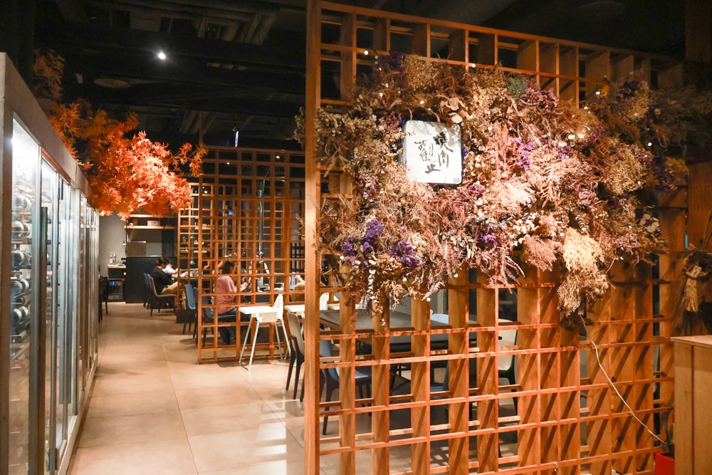 嘉義美食|觀止燒肉專人服務、高空夜景包廂、毛孩還有寵物餐一起吃大餐!!明太子飯、干貝炭燒必吃! - 第2張圖 嘉義美食|觀止燒肉專人服務、高空夜景包廂、毛孩還有寵物餐一起吃大餐!!明太子飯、干貝炭燒必吃!