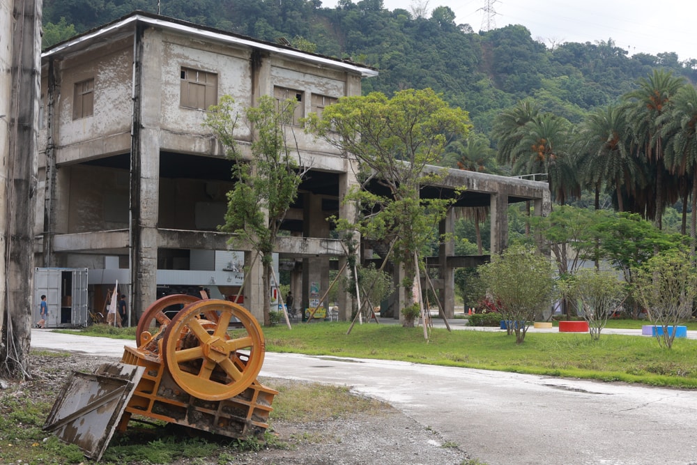 荒廢水泥廠變親子樂園|嘉義欣欣水泥森活園必玩亮點、親子放電、寵物友善觀光工廠、阿里山中繼站推薦 - 第6張圖 荒廢水泥廠變親子樂園|嘉義欣欣水泥森活園必玩亮點、親子放電、寵物友善觀光工廠、阿里山中繼站推薦