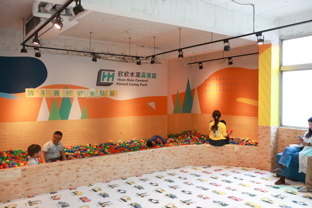 荒廢水泥廠變親子樂園|嘉義欣欣水泥森活園必玩亮點、親子放電、寵物友善觀光工廠、阿里山中繼站推薦 - 第30張圖 荒廢水泥廠變親子樂園|嘉義欣欣水泥森活園必玩亮點、親子放電、寵物友善觀光工廠、阿里山中繼站推薦