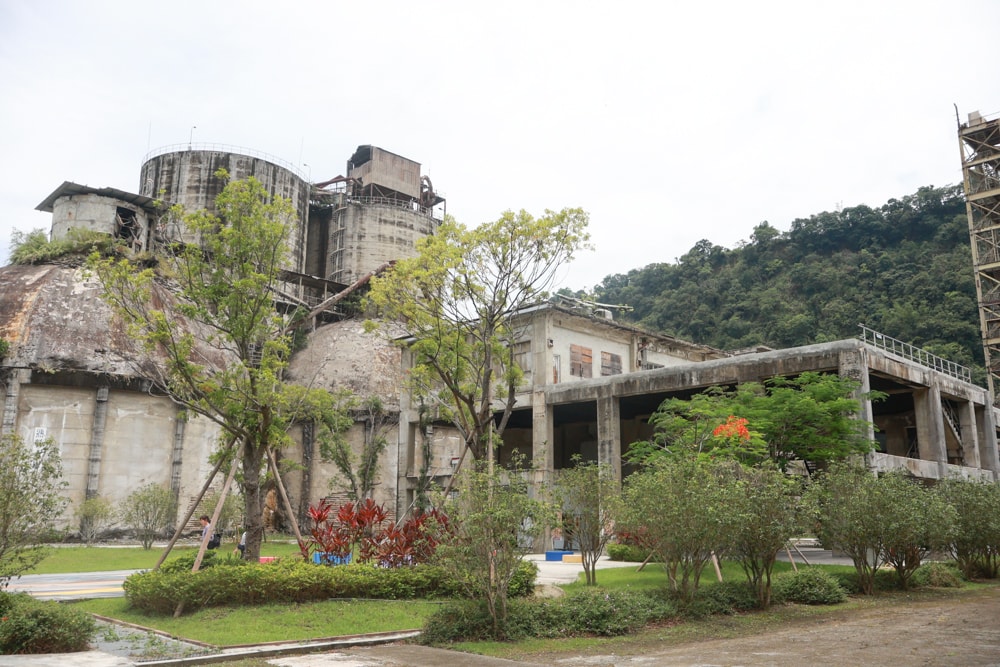 荒廢水泥廠變親子樂園|嘉義欣欣水泥森活園必玩亮點、親子放電、寵物友善觀光工廠、阿里山中繼站推薦 - 第4張圖 荒廢水泥廠變親子樂園|嘉義欣欣水泥森活園必玩亮點、親子放電、寵物友善觀光工廠、阿里山中繼站推薦