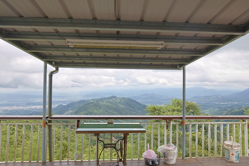 南投竹山|深山林內生態農場。星空玻璃屋、狩獵帳、太空艙、懶人露營全攻略、寵物友善住宿一次看! - 第37張圖 南投竹山|深山林內生態農場。星空玻璃屋、狩獵帳、太空艙、懶人露營全攻略、寵物友善住宿一次看!