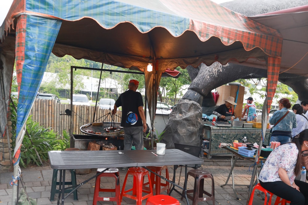 嘉義阿里山腳下景點｜逐鹿文創園區餵梅花鹿、看原民歌舞、鄒族文化、寵物友善景點、免費入園超充實！