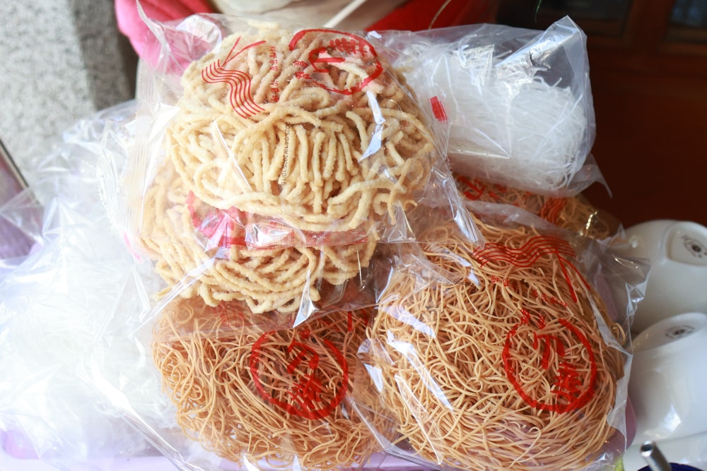 嘉義阿里山美食｜藏在巷子裡的超狂火鍋店 阿宏的家。菜盤爆量x鍋底好喝x寵物友善必訪！預約制