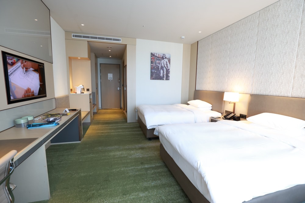 台北六福萬怡酒店｜台北寵物友善飯店、寵物房開箱、帶毛孩入住五星飯店、五星級萬豪飯店體系