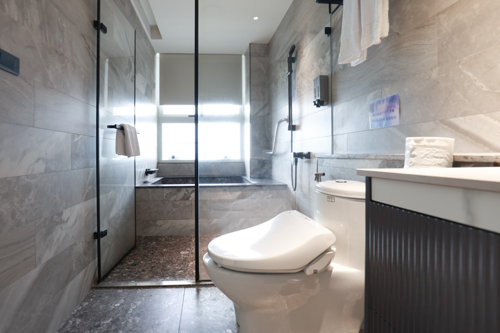 新北石門、北海岸海景住宿推薦｜半島海悅渡假會館：每一間都能帶毛孩入住，超美落地窗海景房必住！寵物友善民宿、北海岸寵物友善住宿