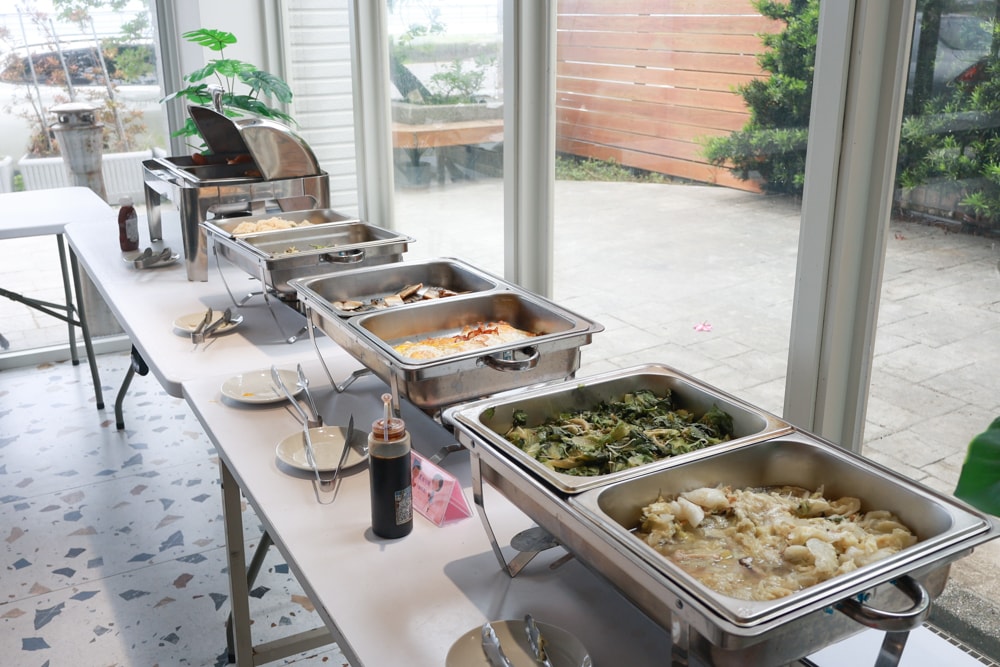 新北石門、北海岸海景住宿推薦｜半島海悅渡假會館：每一間都能帶毛孩入住，超美落地窗海景房必住！寵物友善民宿、北海岸寵物友善住宿