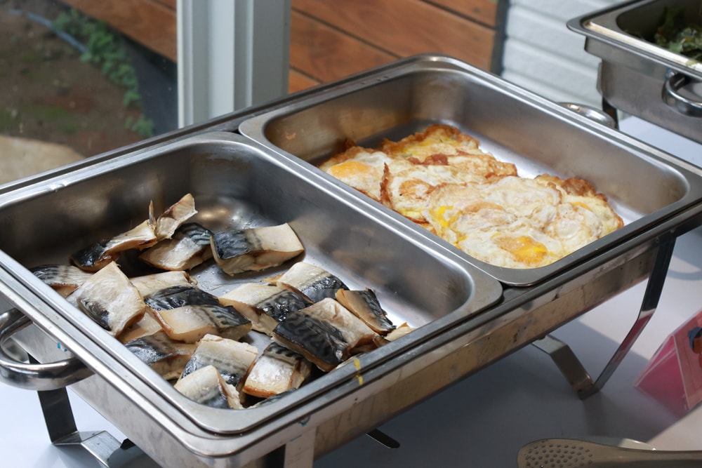 新北石門、北海岸海景住宿推薦｜半島海悅渡假會館：每一間都能帶毛孩入住，超美落地窗海景房必住！寵物友善民宿、北海岸寵物友善住宿