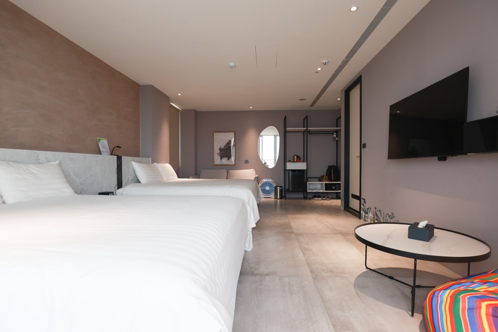 新北石門、北海岸海景住宿推薦｜半島海悅渡假會館：每一間都能帶毛孩入住，超美落地窗海景房必住！寵物友善民宿、北海岸寵物友善住宿