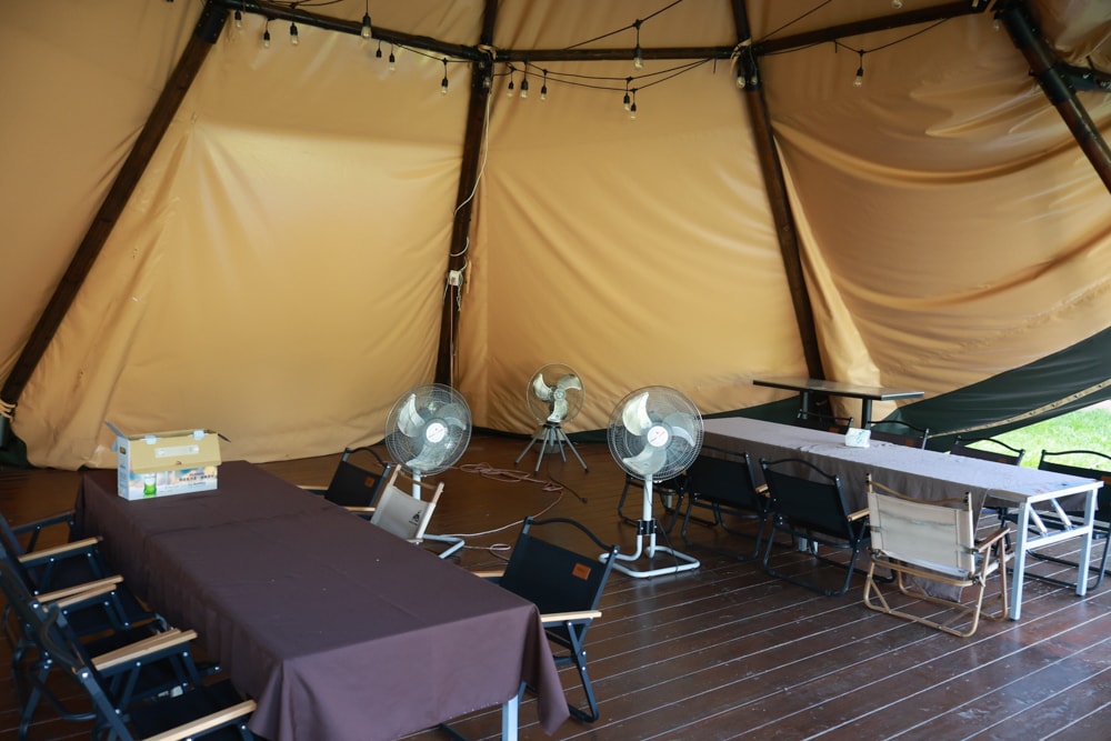 苗栗森林系寵物友善懶人露營｜叢林開始Glamping 苗栗店。一泊四食、流體兔DIY、網美帳篷、寵物友善、露天泳池
