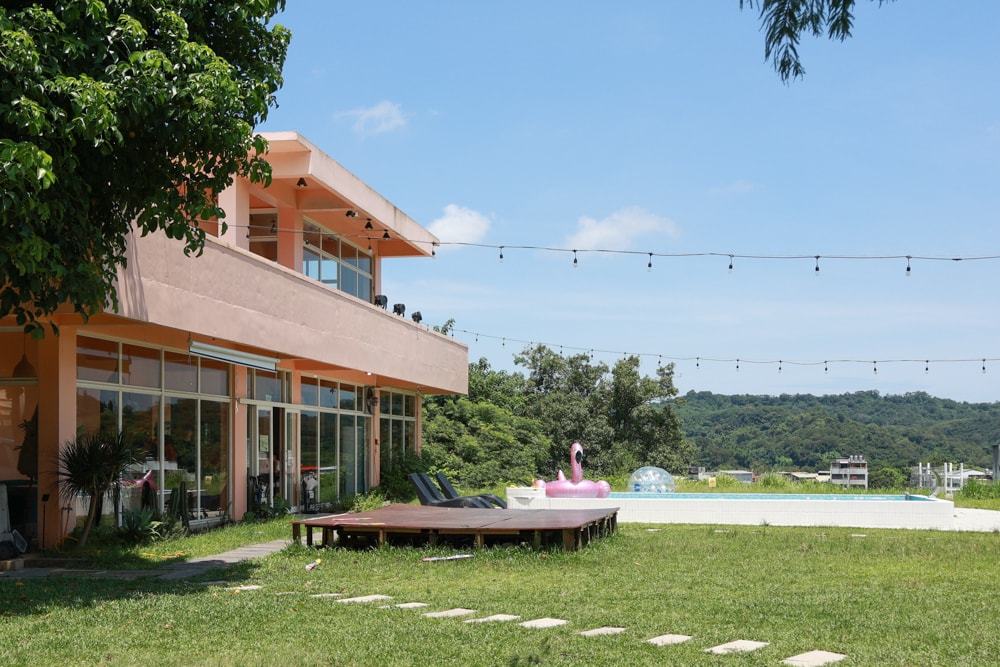 苗栗森林系寵物友善懶人露營|叢林開始Glamping 苗栗店。一泊四食、流體兔DIY、網美帳篷、寵物友善、露天泳池 - 第2張圖 苗栗森林系寵物友善懶人露營|叢林開始Glamping 苗栗店。一泊四食、流體兔DIY、網美帳篷、寵物友善、露天泳池