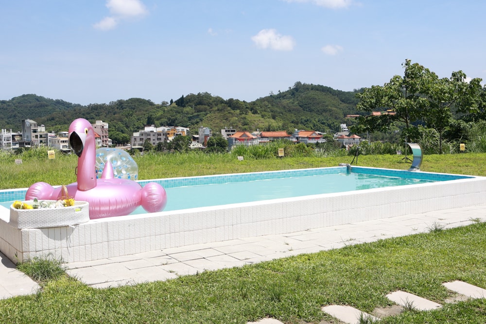 苗栗森林系寵物友善懶人露營|叢林開始Glamping 苗栗店。一泊四食、流體兔DIY、網美帳篷、寵物友善、露天泳池 - 第3張圖 苗栗森林系寵物友善懶人露營|叢林開始Glamping 苗栗店。一泊四食、流體兔DIY、網美帳篷、寵物友善、露天泳池