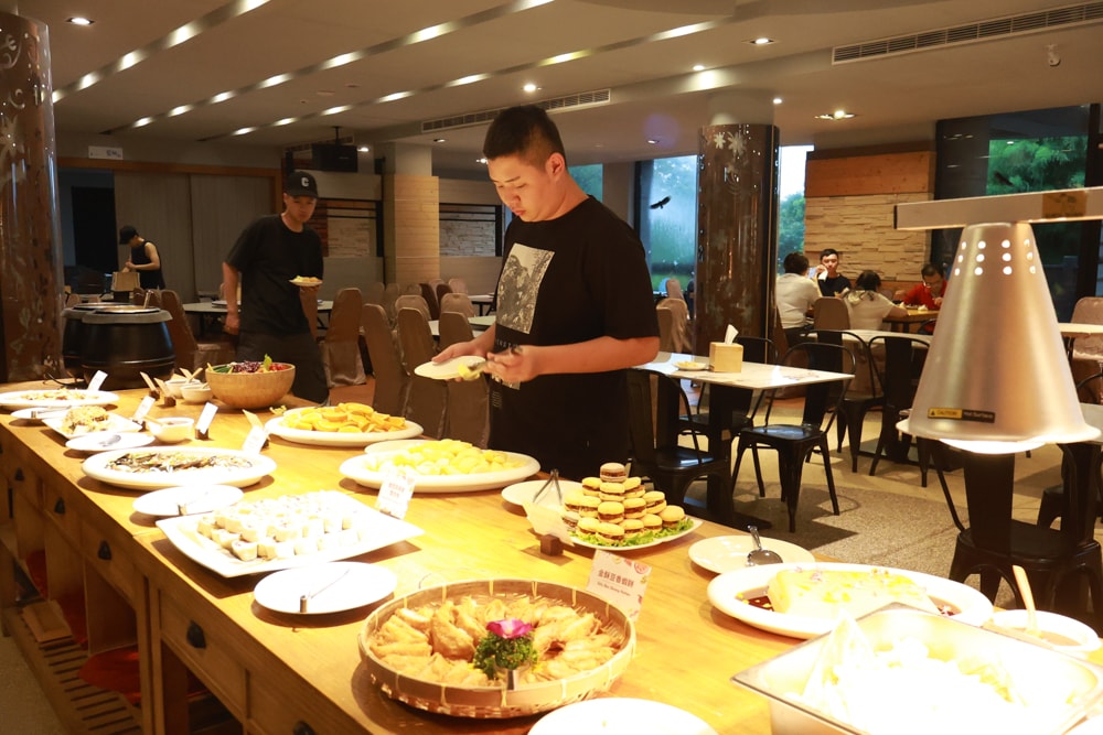 蟬說:暖硫|台北陽明山懶人露營一泊三食。火山溫泉、草山冰茶野餐、森林帳篷、夜間風呂、台北寵物友善住宿 - 第37張圖 蟬說:暖硫|台北陽明山懶人露營一泊三食。火山溫泉、草山冰茶野餐、森林帳篷、夜間風呂、台北寵物友善住宿