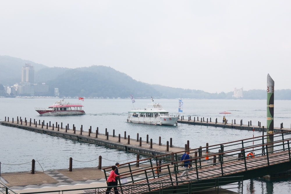 日月潭最Chill的寵物友善住宿｜陌野露營車驛站、寵物友善露營車、免搭帳豪華露營、南投寵物友善住宿