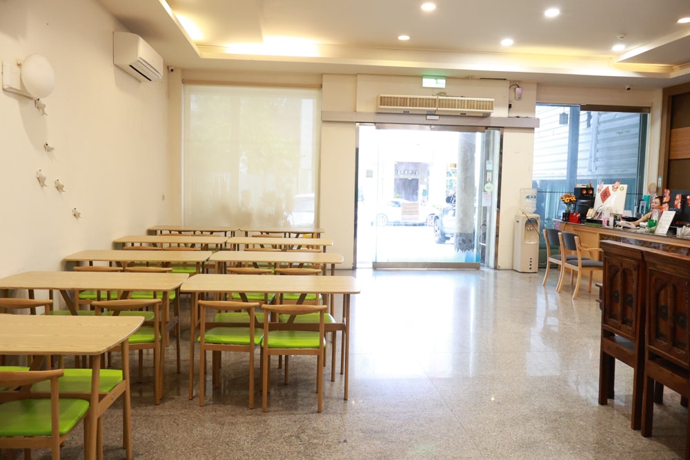 宜蘭礁溪住宿｜礁溪青池人文温泉旅店。宜蘭寵物友善飯店、大湯池、大床鋪，還能攜帶寵物入住！