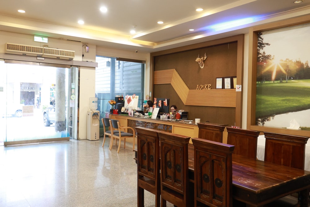 宜蘭礁溪住宿｜礁溪青池人文温泉旅店。宜蘭寵物友善飯店、大湯池、大床鋪，還能攜帶寵物入住！