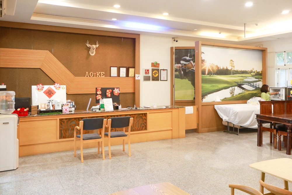 宜蘭礁溪住宿｜礁溪青池人文温泉旅店。宜蘭寵物友善飯店、大湯池、大床鋪，還能攜帶寵物入住！