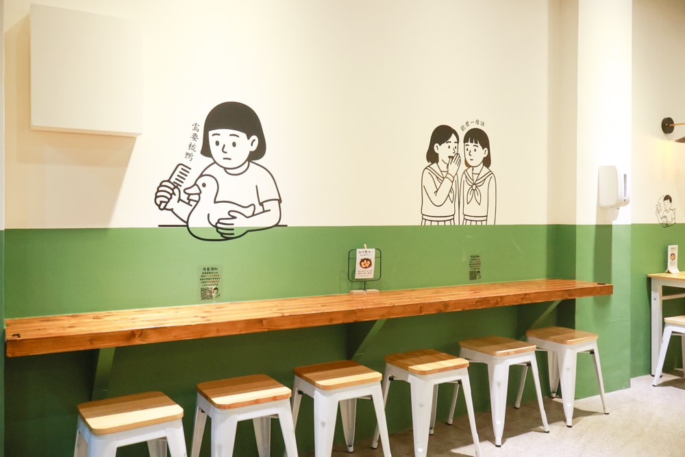 宜蘭美食｜夜煎部小食堂礁溪店。寵物友善餐廳、礁溪宵夜、炒泡麵、咖哩飯、漢堡、蛋餅、鍋燒麵！