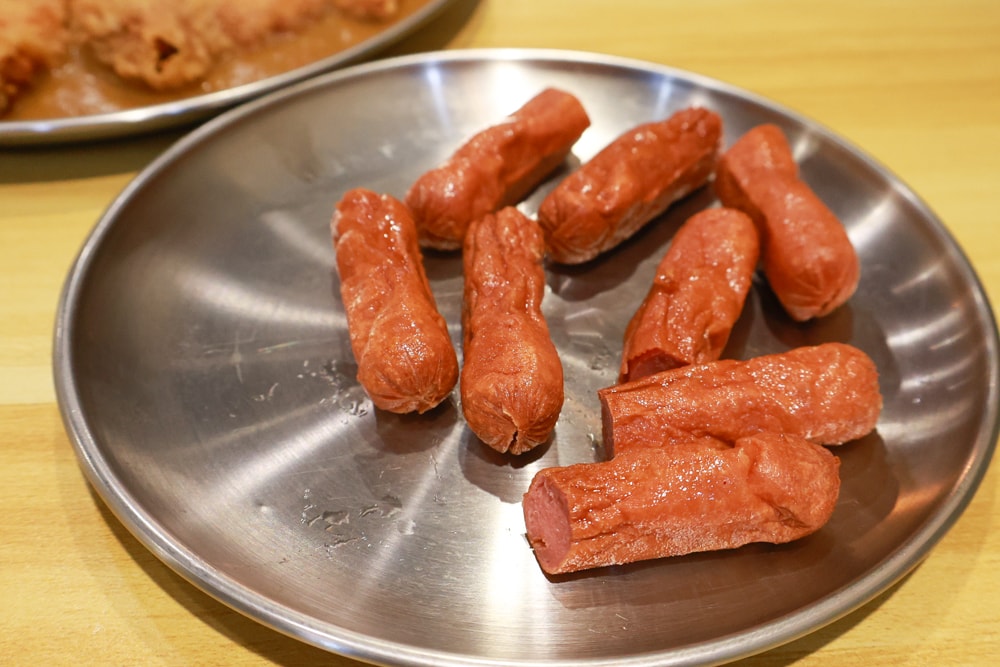 宜蘭美食｜夜煎部小食堂礁溪店。寵物友善餐廳、礁溪宵夜、炒泡麵、咖哩飯、漢堡、蛋餅、鍋燒麵！