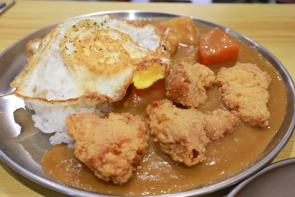 宜蘭美食｜夜煎部小食堂礁溪店。寵物友善餐廳、礁溪宵夜、炒泡麵、咖哩飯、漢堡、蛋餅、鍋燒麵！