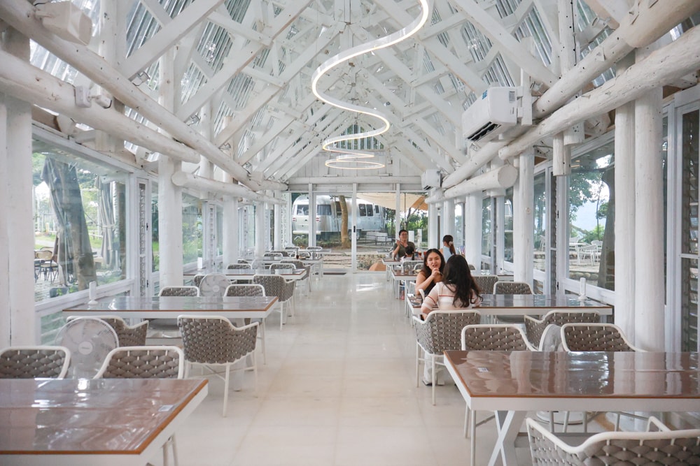 苗栗卓蘭住宿｜小巷清風 Le.Alley Autocamp Resort。苗栗 GlampingAirstream豪華露營車、一泊二食、寵物友善、鯉魚潭湖畔旁