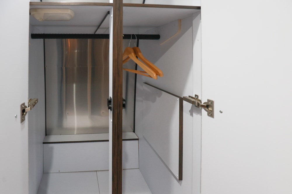 苗栗卓蘭住宿｜小巷清風 Le.Alley Autocamp Resort。苗栗 GlampingAirstream豪華露營車、一泊二食、寵物友善、鯉魚潭湖畔旁