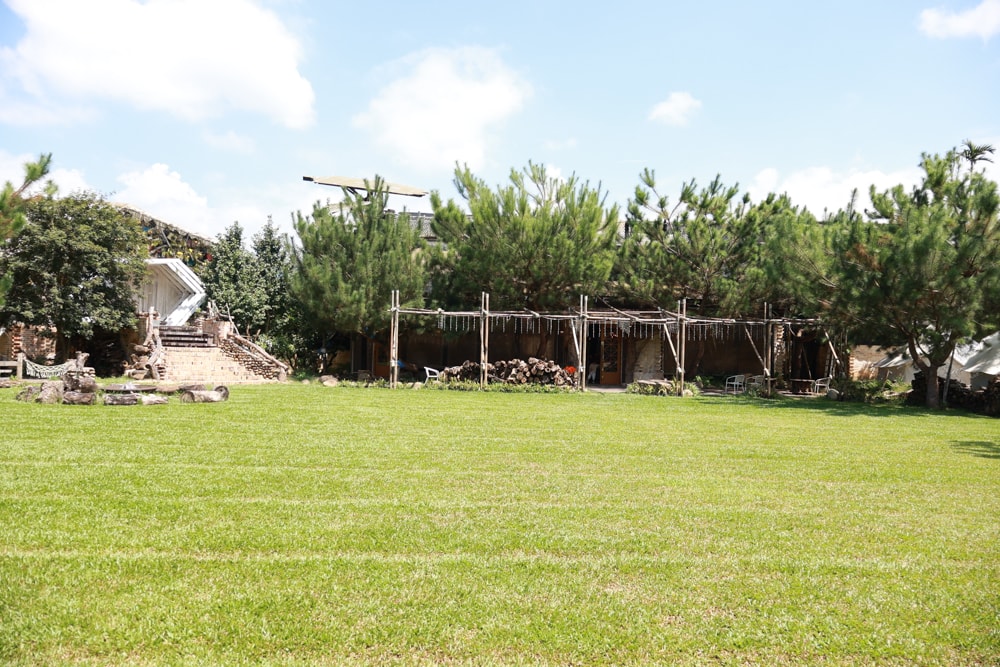 苗栗卓蘭美食|橘舍三食山里廚房。寵物友善景觀餐廳、義式料理午餐推薦、沒有住宿也能享用Josper柴燒料理 - 第2張圖 苗栗卓蘭美食|橘舍三食山里廚房。寵物友善景觀餐廳、義式料理午餐推薦、沒有住宿也能享用Josper柴燒料理