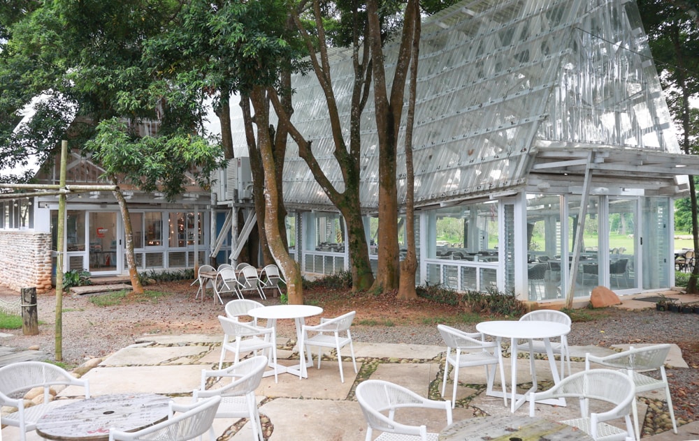 苗栗卓蘭住宿｜小巷清風 Le.Alley Autocamp Resort。苗栗 GlampingAirstream豪華露營車、一泊二食、寵物友善、鯉魚潭湖畔旁