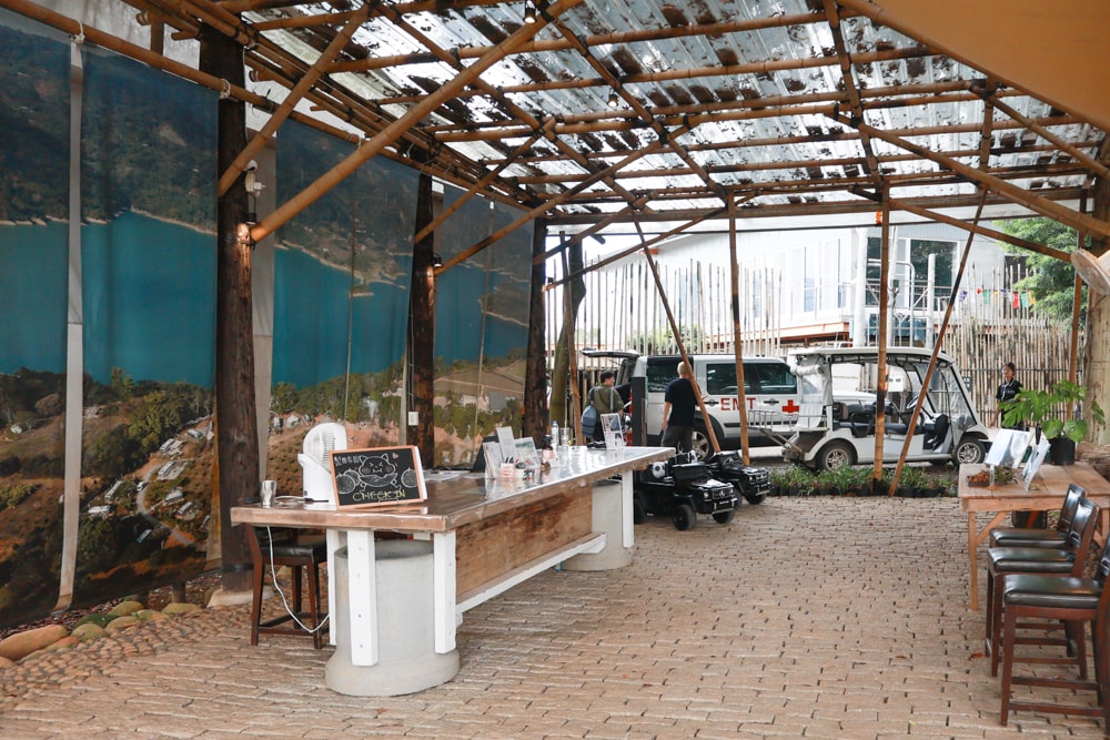 苗栗卓蘭住宿｜小巷清風 Le.Alley Autocamp Resort。苗栗 GlampingAirstream豪華露營車、一泊二食、寵物友善、鯉魚潭湖畔旁