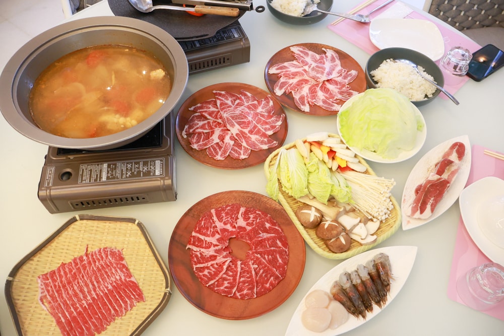 苗栗卓蘭住宿｜小巷清風 Le.Alley Autocamp Resort。苗栗 GlampingAirstream豪華露營車、一泊二食、寵物友善、鯉魚潭湖畔旁