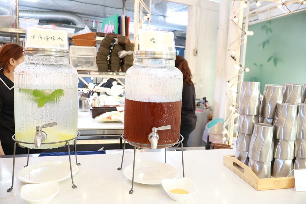 苗栗卓蘭住宿｜小巷清風 Le.Alley Autocamp Resort。苗栗 GlampingAirstream豪華露營車、一泊二食、寵物友善、鯉魚潭湖畔旁