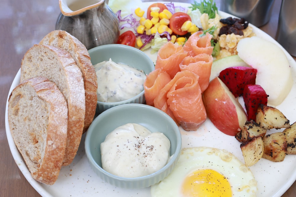 苗栗卓蘭住宿｜小巷清風 Le.Alley Autocamp Resort。苗栗 GlampingAirstream豪華露營車、一泊二食、寵物友善、鯉魚潭湖畔旁