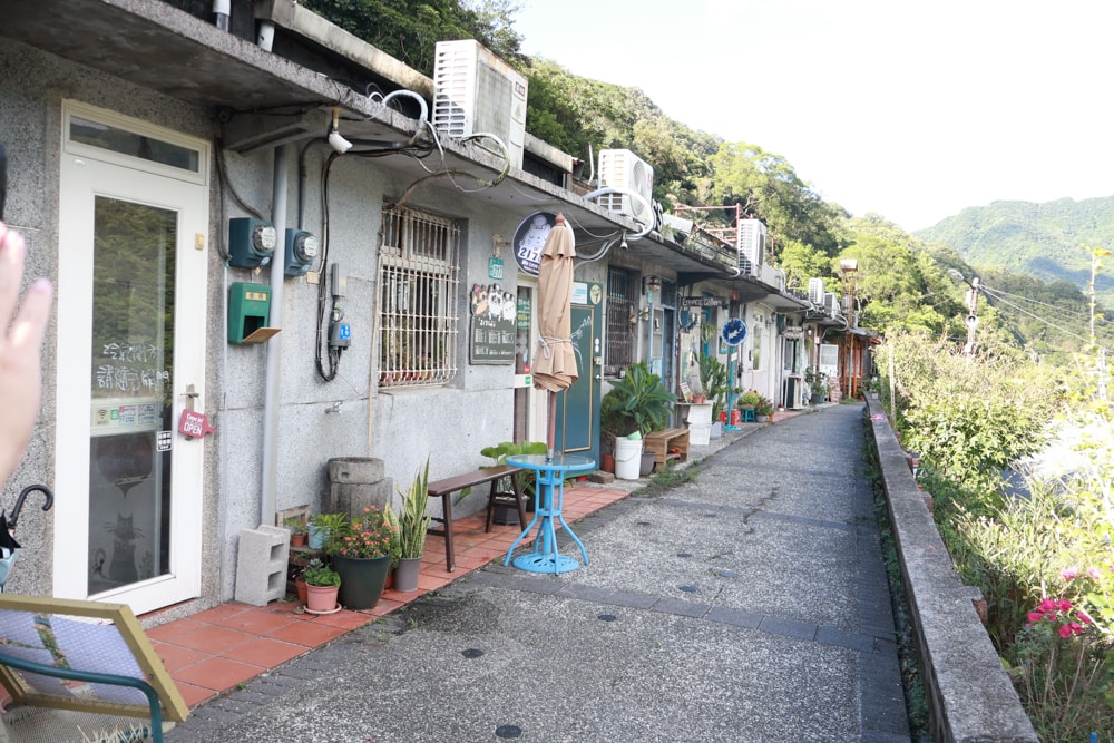 新北瑞芳｜猴硐貓村一日小旅行。貓奴必訪的療癒景點、🚫不要帶狗❗️避免造成貓咪驚嚇、🚫禁止餵食貓咪❗️