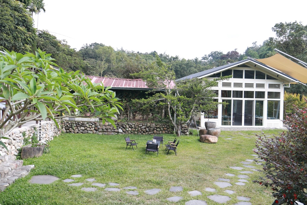 南投日月潭秘境住宿|八番私人住宅。隱身在日月潭森林系設計民宿、寵物友善民宿、感受最純粹最靜謐的日月潭住宿 - 第10張圖 南投日月潭秘境住宿|八番私人住宅。隱身在日月潭森林系設計民宿、寵物友善民宿、感受最純粹最靜謐的日月潭住宿