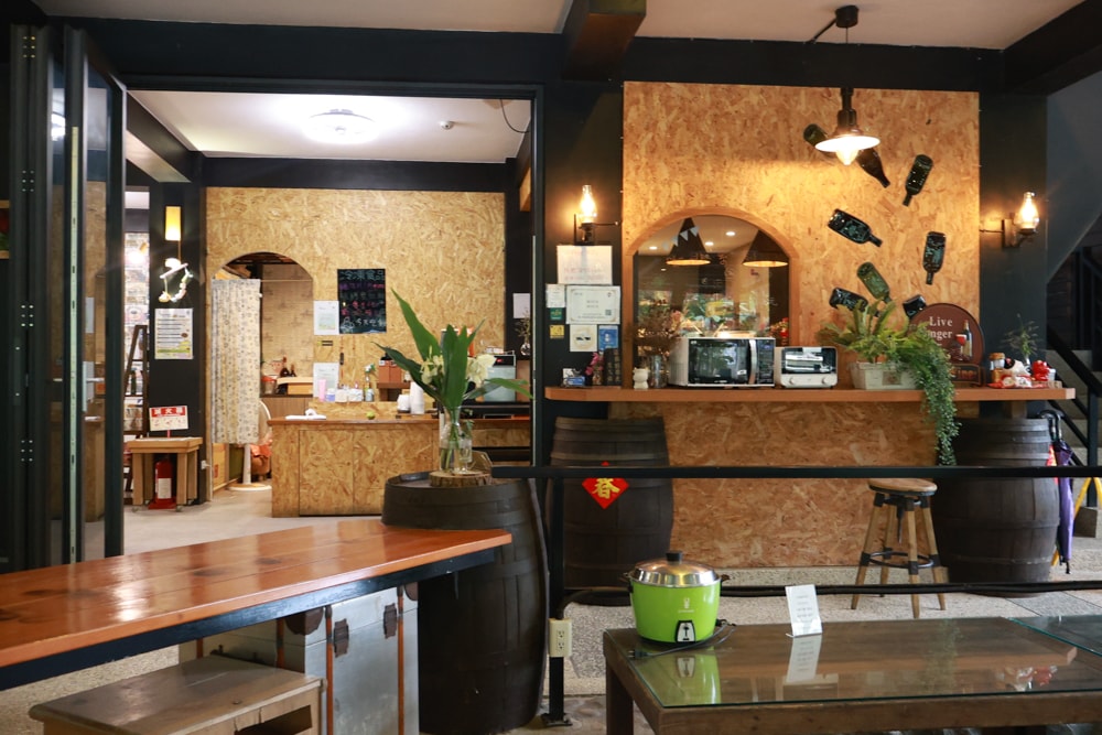 南投溪頭溪部好呆庄野宿體驗庄園｜寵物友善露營車＆馬車帳篷住宿開箱，一泊二食、野溪抓蝦超好玩！