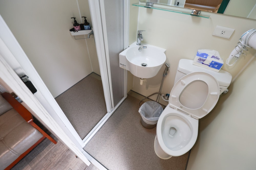 南投溪頭溪部好呆庄野宿體驗庄園｜寵物友善露營車＆馬車帳篷住宿開箱，一泊二食、野溪抓蝦超好玩！