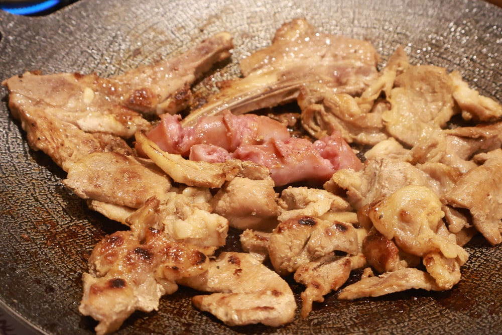 南投溪頭溪部好呆庄野宿體驗庄園｜寵物友善露營車＆馬車帳篷住宿開箱，一泊二食、野溪抓蝦超好玩！