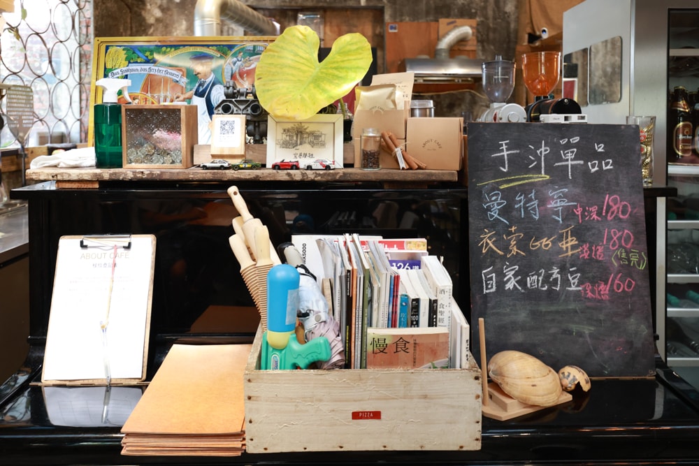新北瑞芳三貂嶺美食｜寬哥那裡。秘境餐廳推薦，寵物友善秘境餐廳、必點馬告五花肉披薩＆提拉米蘇