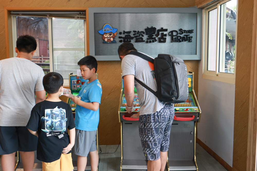 南投竹山海盜村｜一泊四食包棟住宿體驗。寵物友善親子樂園、一泊四食、VR飛船、氣墊樂園、烤肉派對一次玩到底
