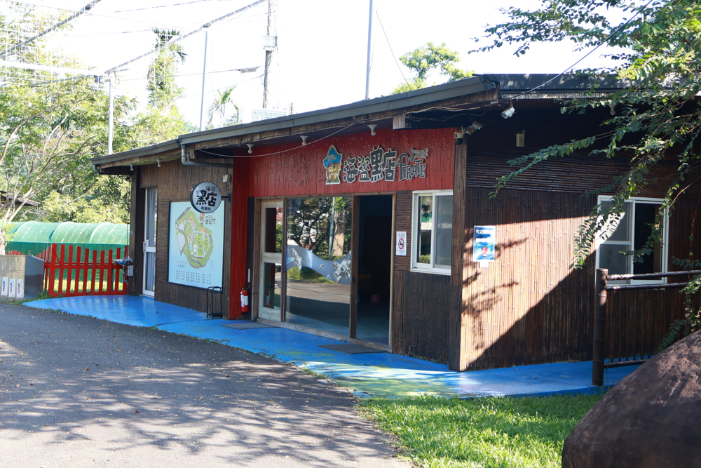 南投竹山海盜村｜一泊四食包棟住宿體驗。寵物友善親子樂園、一泊四食、VR飛船、氣墊樂園、烤肉派對一次玩到底