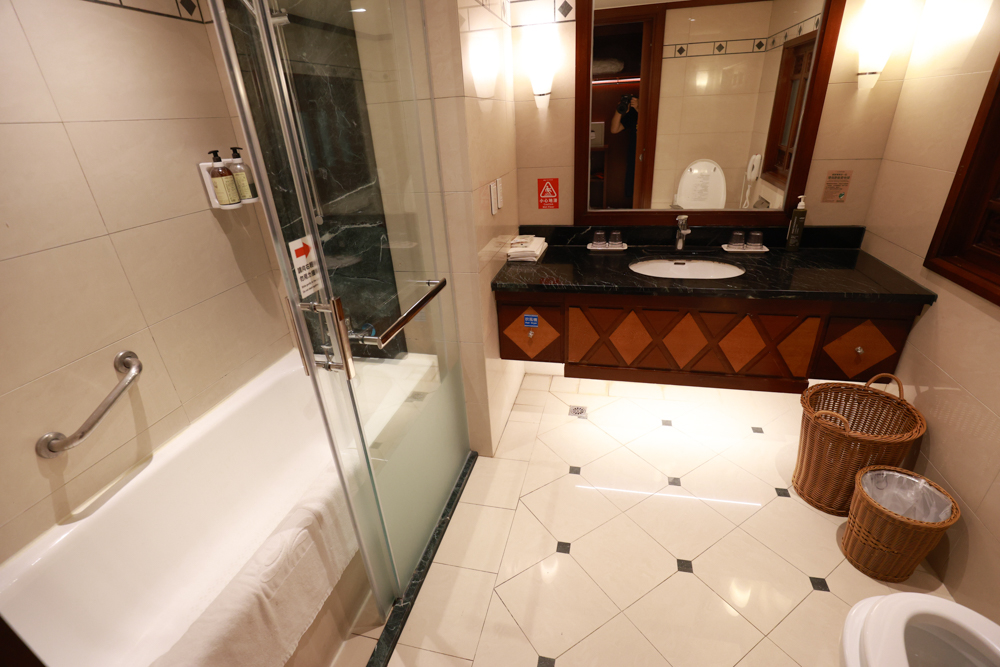 台東娜路彎大酒店寵物房開箱｜五星級飯店設施全攻略！免費下午茶、兒童遊戲區、露天泳池一次玩好玩滿